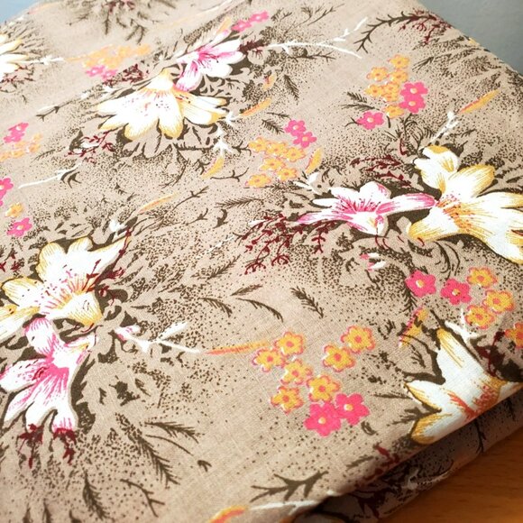 COTTON FABRIC FLORAL PRINT NEW 136" x 33" BEIGE WHITE YELLOW CRAFT SEWING QUILT - Picture 4 of 7